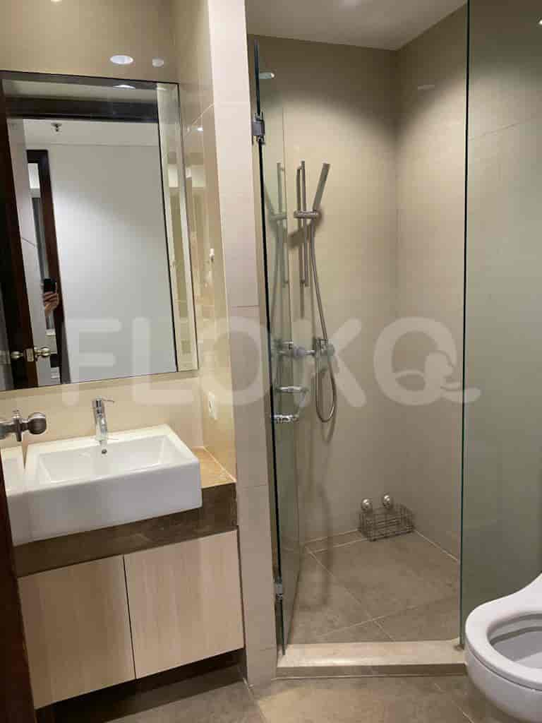 Modern bathroom with a glass-enclosed shower and a vanity.