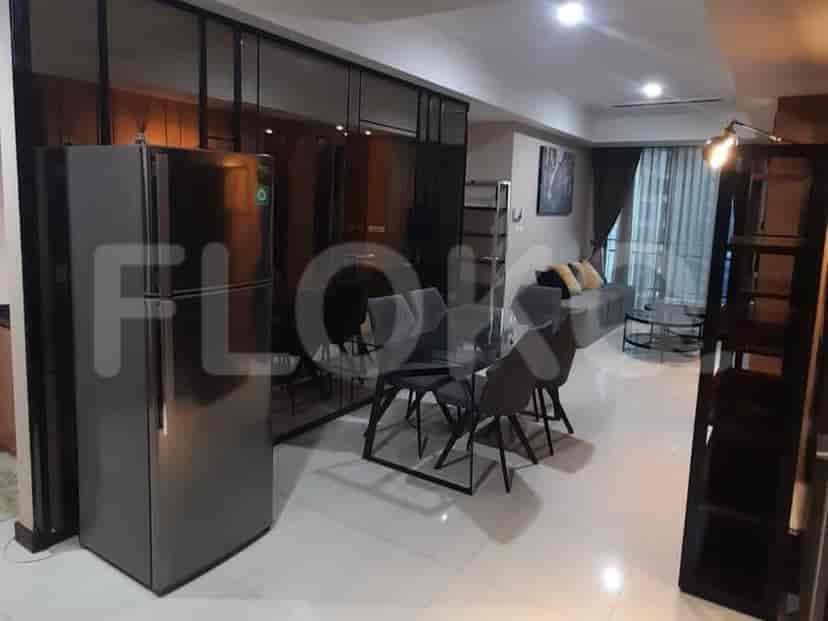 Open plan with kitchen, dining table, and view into the living room.