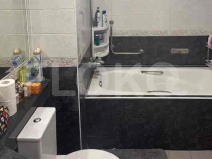 A well-maintained bathroom featuring a bathtub, a toilet, and modern fixtures.