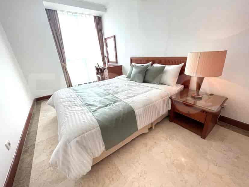Bedroom with a double bed, a desk, and neutral-toned decor.