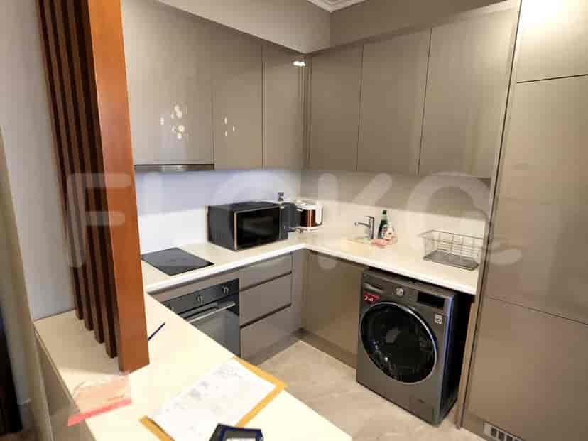 Another view of the kitchen.