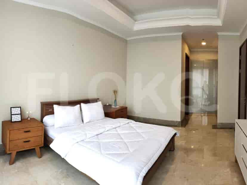 Bedroom with a double bed, wooden bedside tables, and a minimalist design.