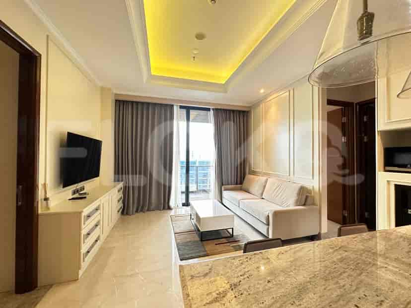 Living room with a cream-colored sofa, a TV console, and a coffee table.