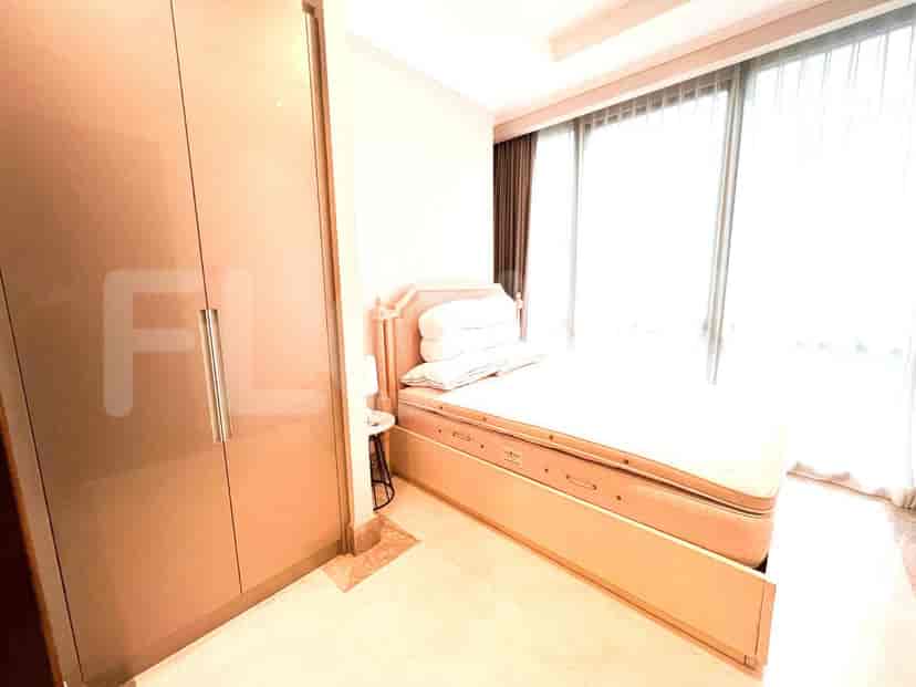 A bedroom featuring a bed and a wardrobe with mirrored doors.