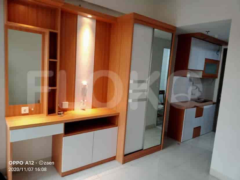 An efficient living space including a vanity, wardrobe, and kitchen.