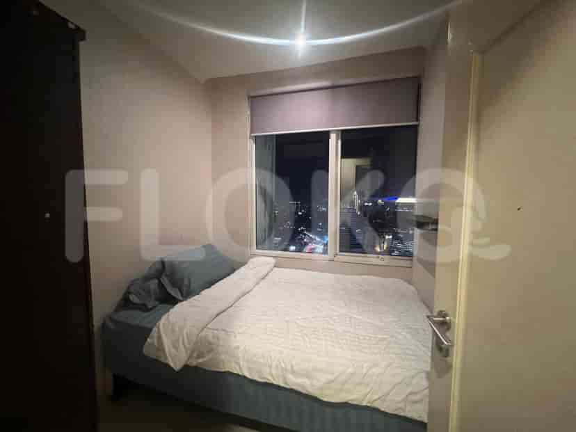 Small bedroom with a double bed and a window.