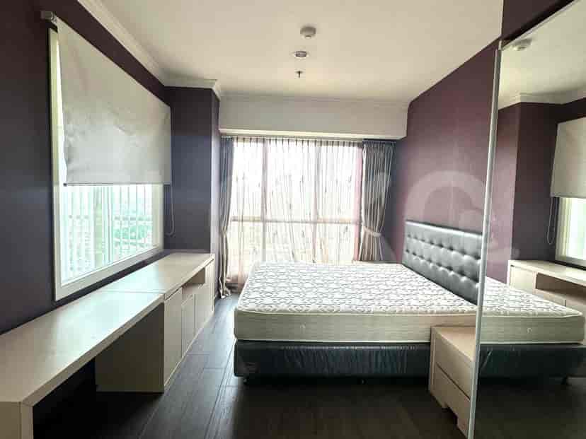 Master bedroom with a bed, desk, and city view.