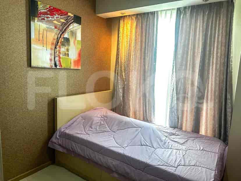 Bedroom with a single bed.