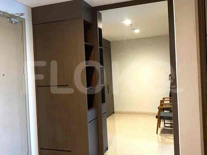 An entrance area with a closet.
