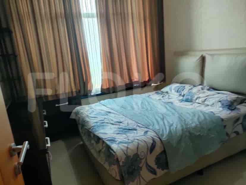 Bedroom with a bed.