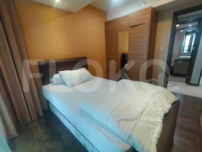 Bedroom with a single bed and a closet.