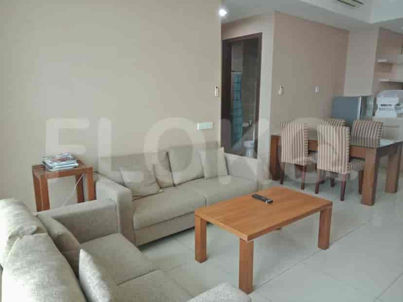 Living room combined with kitchen featuring sofa and kitchen counter.