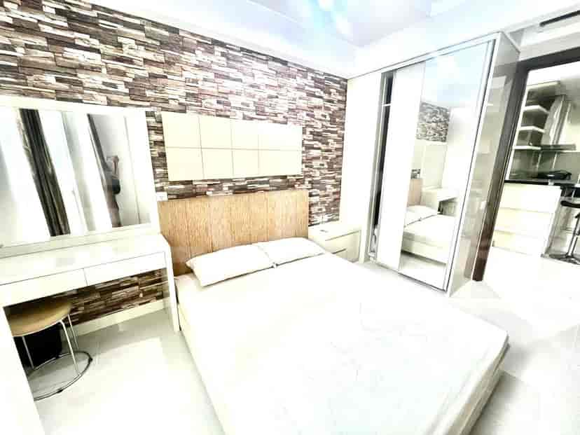 Bedroom featuring a double bed, closet, and vanity.