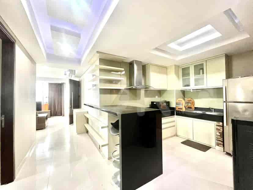 Modern open kitchen with a breakfast bar.