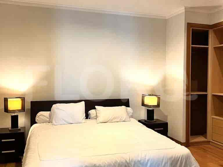 Bedroom with bedside tables and lamps