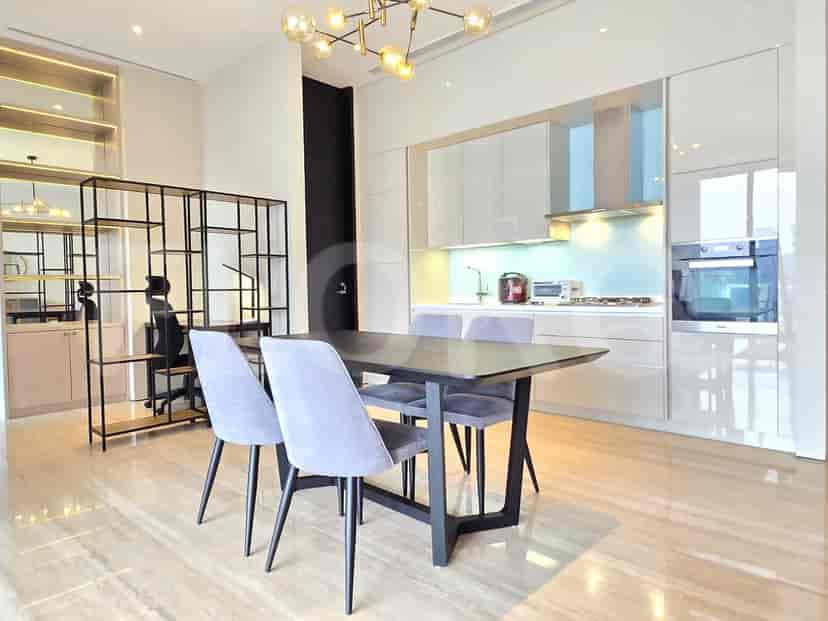 Open plan kitchen and dining area with modern design.