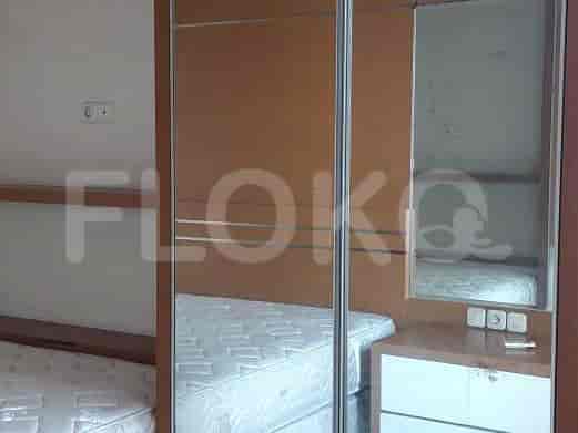 Detailed view of the wardrobe with mirrored doors.
