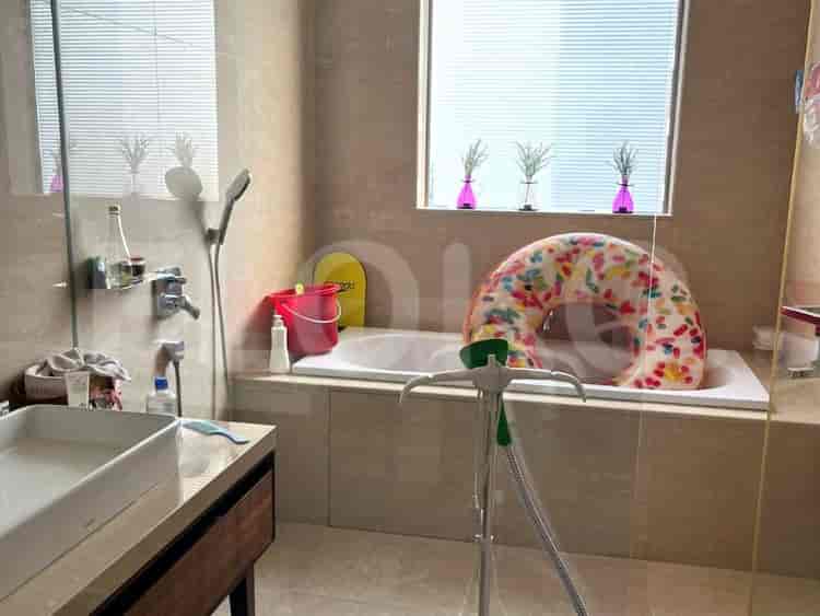 2 Bedroom on Low Floor for Rent in Pakubuwono Spring Apartment - fgada2 7