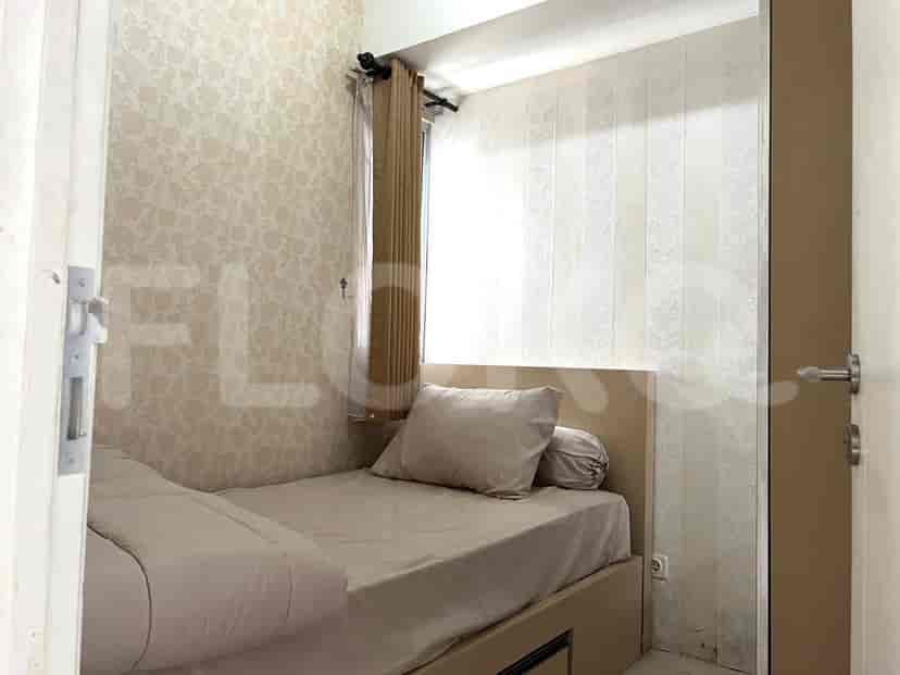Cozy small bedroom with a single bed and neutral walls.