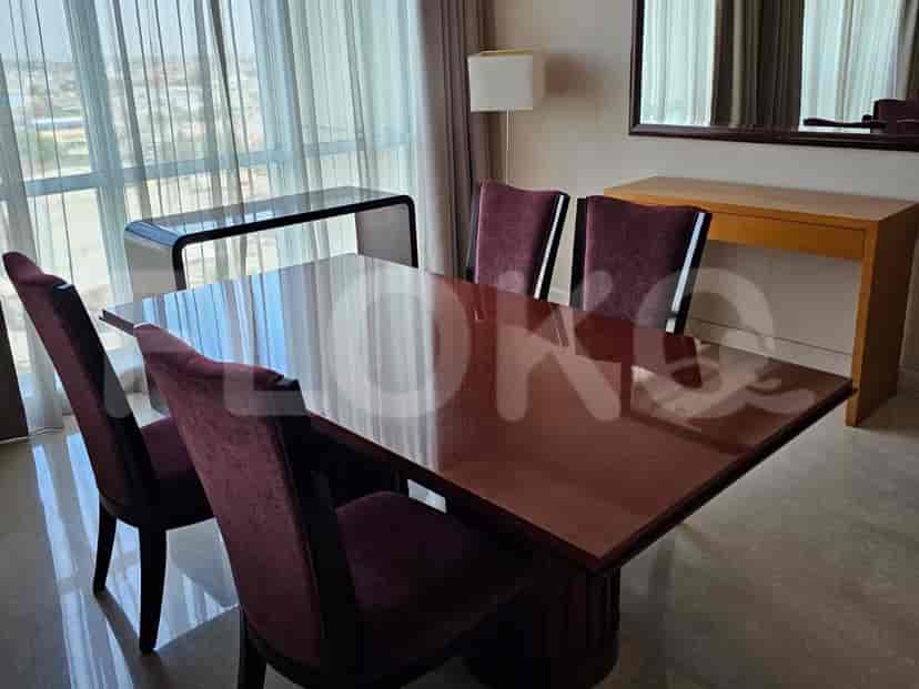 A dining room with a table and chairs.