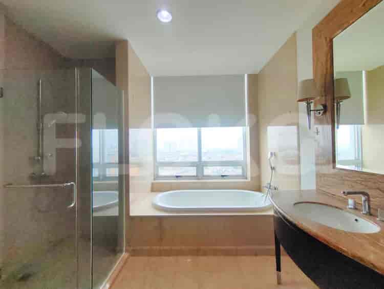 2 Bedroom on Middle Floor for Rent in Pakubuwono View - fga782 5