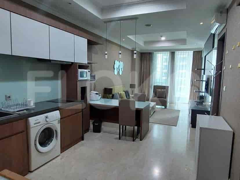 A modern living space with a combined kitchen and dining area.