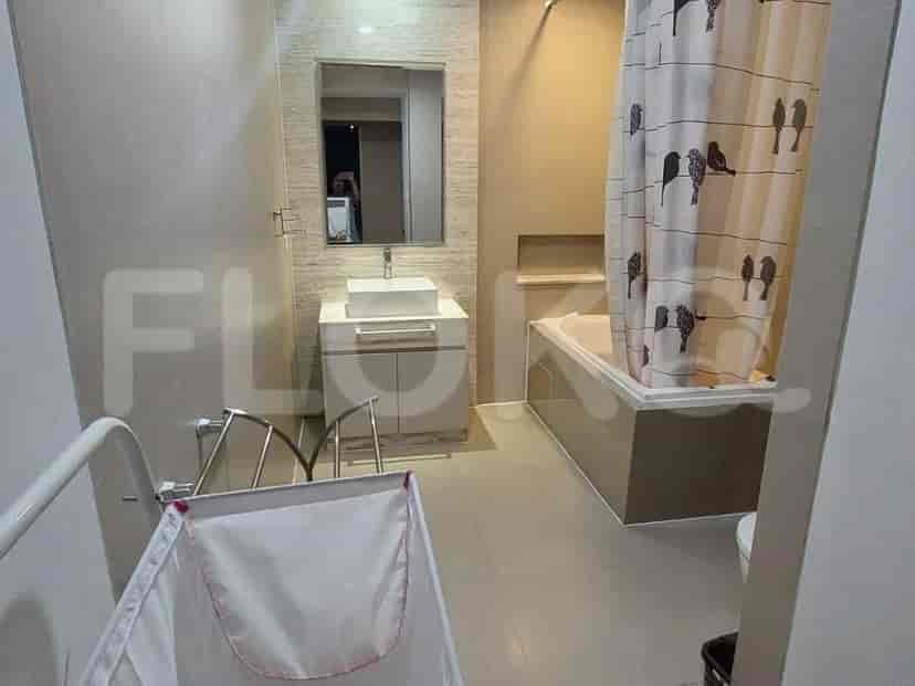 A modern bathroom with a bathtub and a shower curtain.