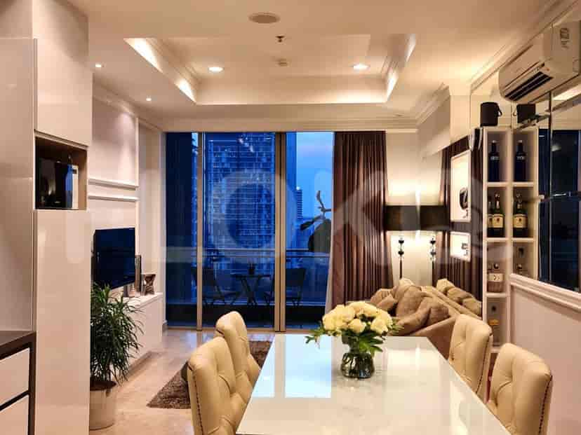Dining area with a dining table.