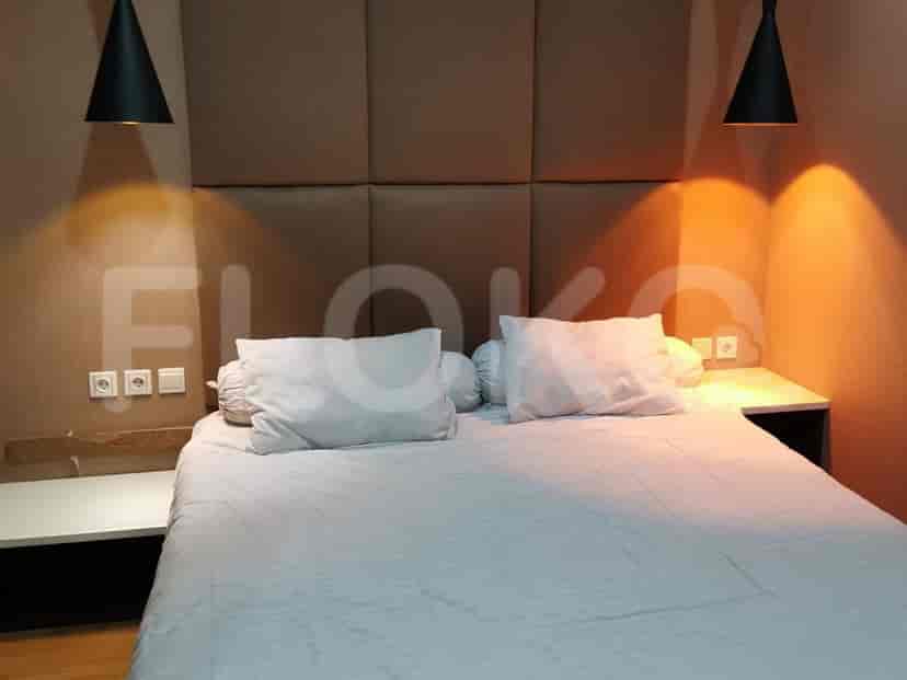 Cozy bedroom with a large bed, bedside tables, and stylish lighting.