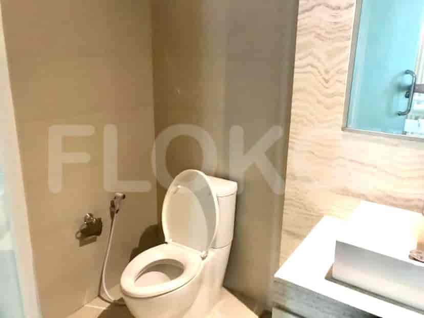 Modern bathroom with a toilet and a shower area.