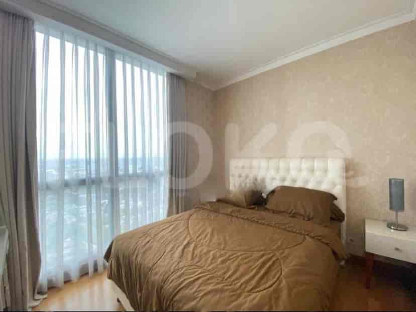 Bedroom featuring a double bed and large window.