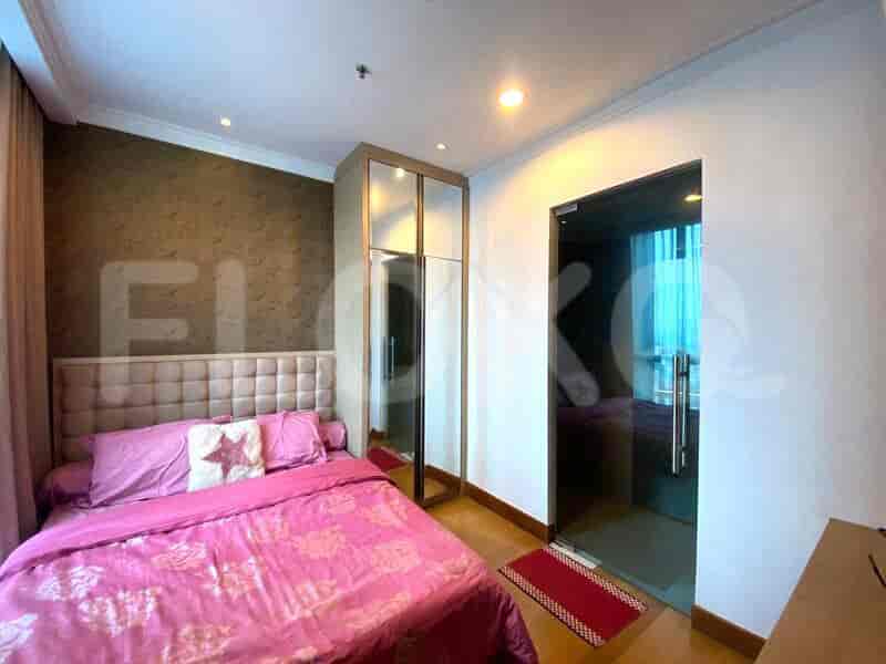Bedroom featuring a double bed and access to the bathroom.