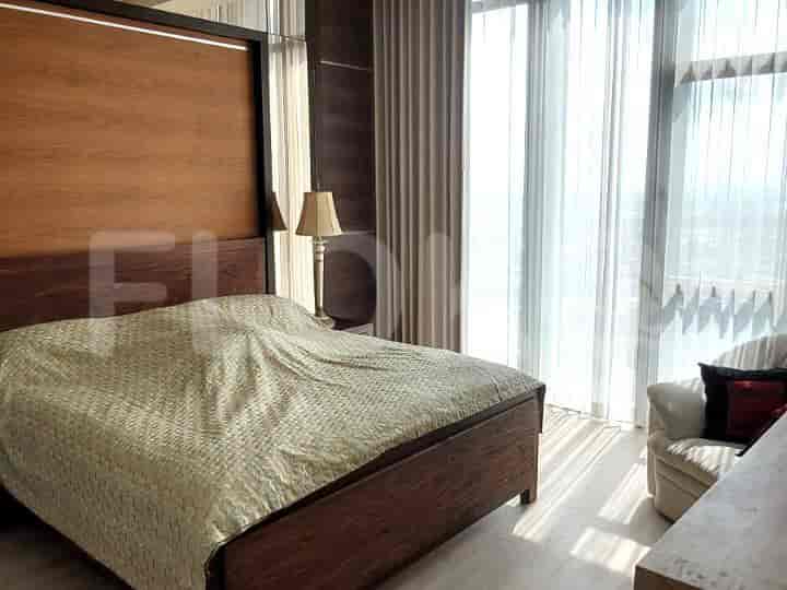 A bedroom with a bed.