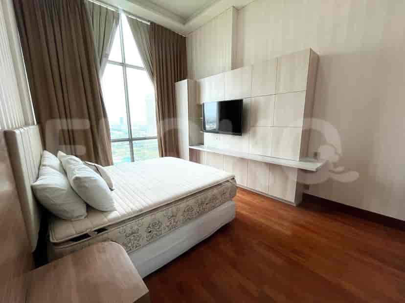 Bedroom with a queen-sized bed, wall-mounted TV, and panoramic city view.