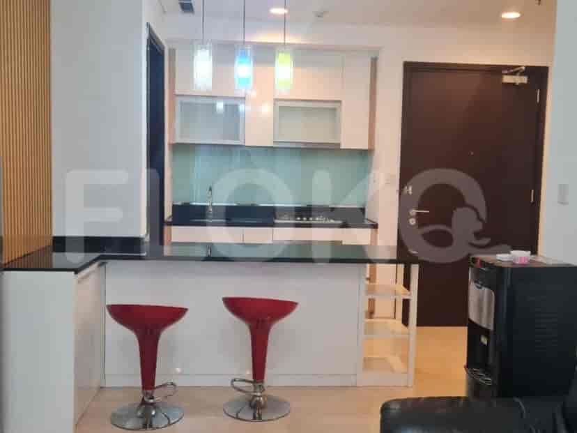 Modern kitchen with a breakfast bar and stylish red stools.