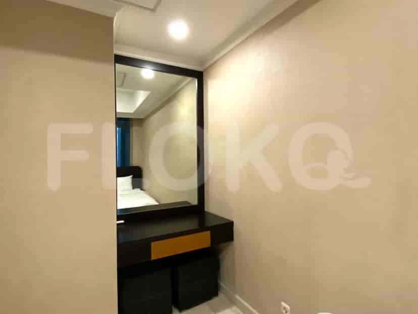 Bedroom with a makeup table.