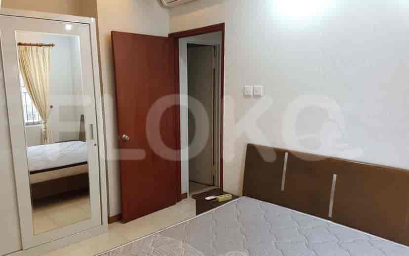 Bedroom with a bed, a wardrobe, and a door leading to another room.