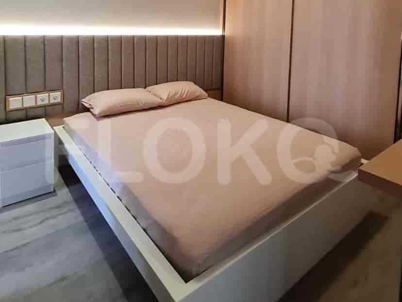 Bedroom with a king-size bed and a minimalist design, featuring a headboard and wooden wardrobe.