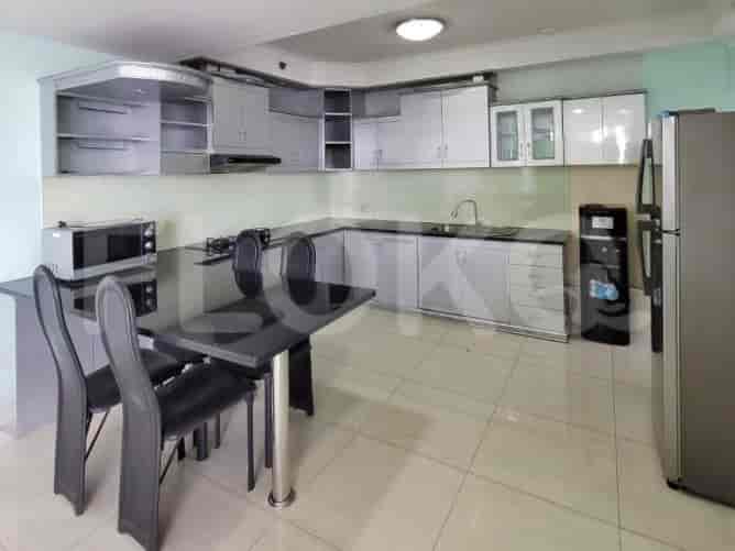 Tipe 2 Kamar Tidur di Lantai Rendah untuk disewakan di Taman Rasuna Apartemen - fku93c 2