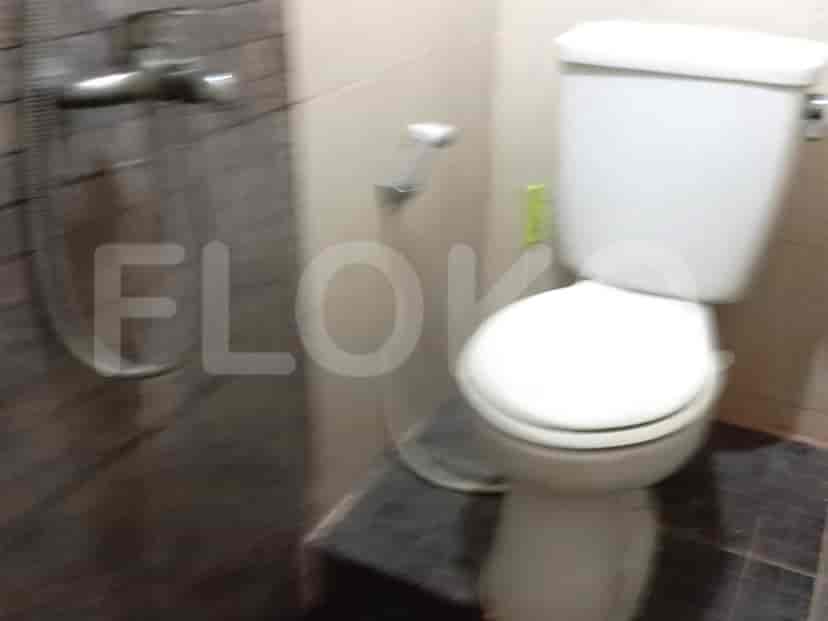 Bathroom with a toilet and shower.