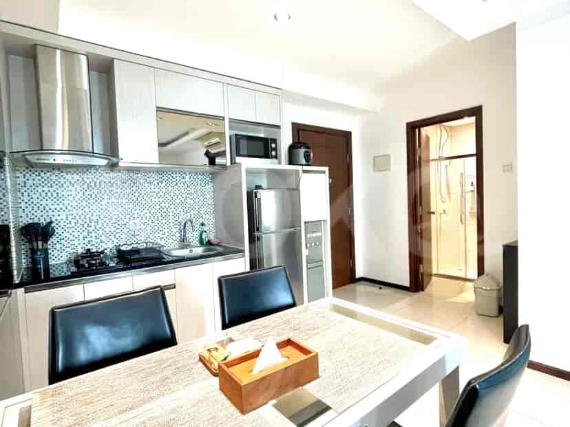 Rent 1 Bedroom on the 3rd Floor of Thamrin Executive Residence Apartment: Flokq 4