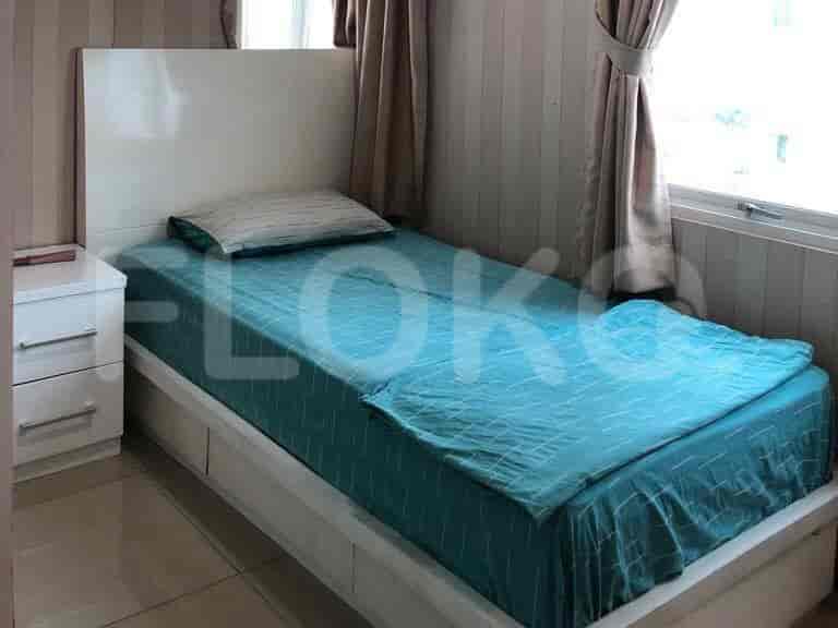 A second bedroom with a single bed.