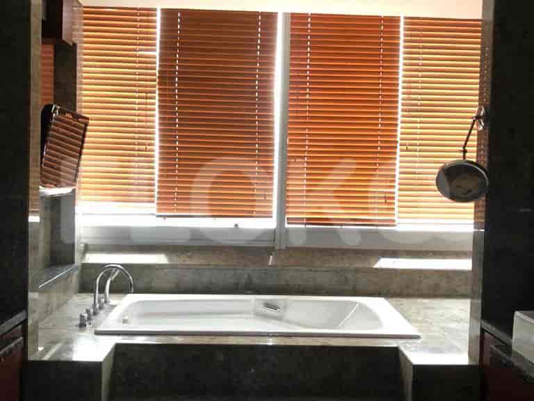 Bathroom with a bathtub and blinds.