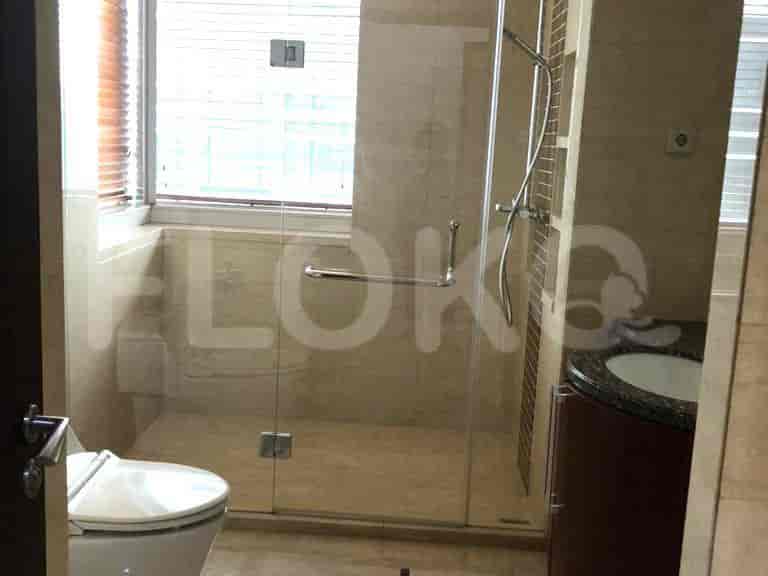 Bathroom with a shower and toilet.