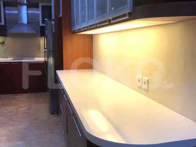 Kitchen with a white countertop and mirror.