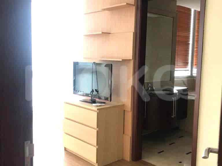 Living area with shelves and a TV.