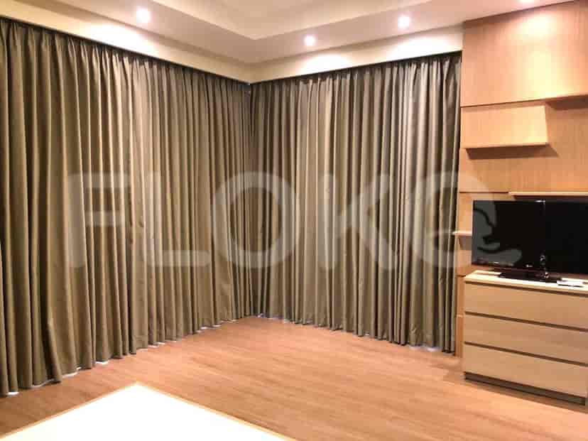 Bedroom with curtains and a bed.
