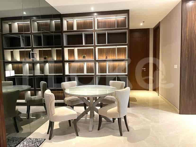 Dining room with a round table and chairs.