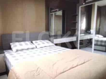 Bedroom with a bed.