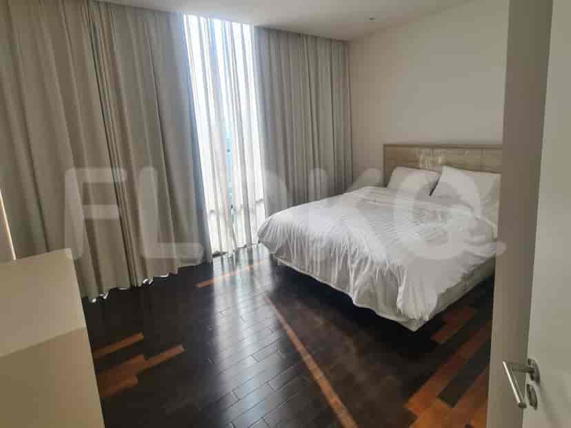Comfortable bedroom with a double bed.